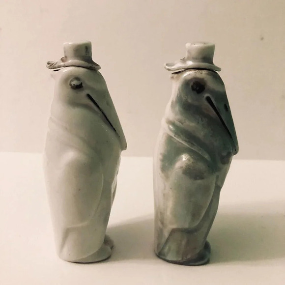 Vintage Penguins Pocket Flask with Cork Stopper  4.5 Inch Tall Figurines - Picture 2 of 16